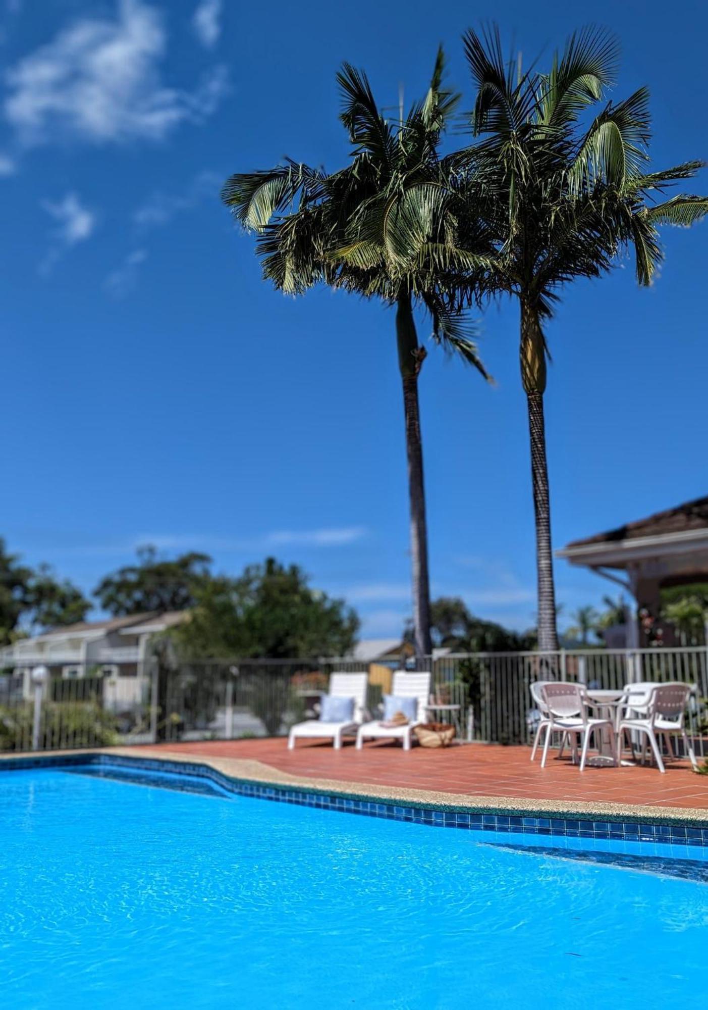 Island Palms Motor Inn Forster Exterior photo
