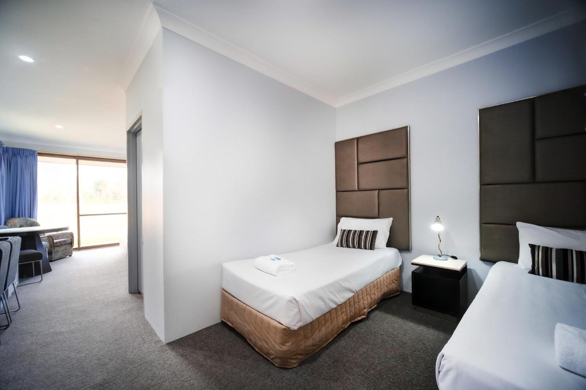 Island Palms Motor Inn Forster Room photo